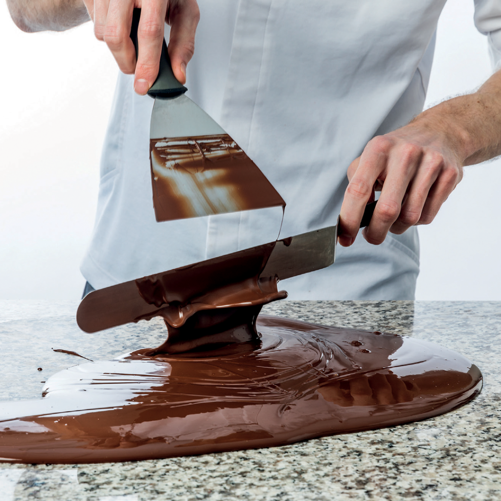 ČOKOLADA ESSENTIAL tamna 54% Veliche 02