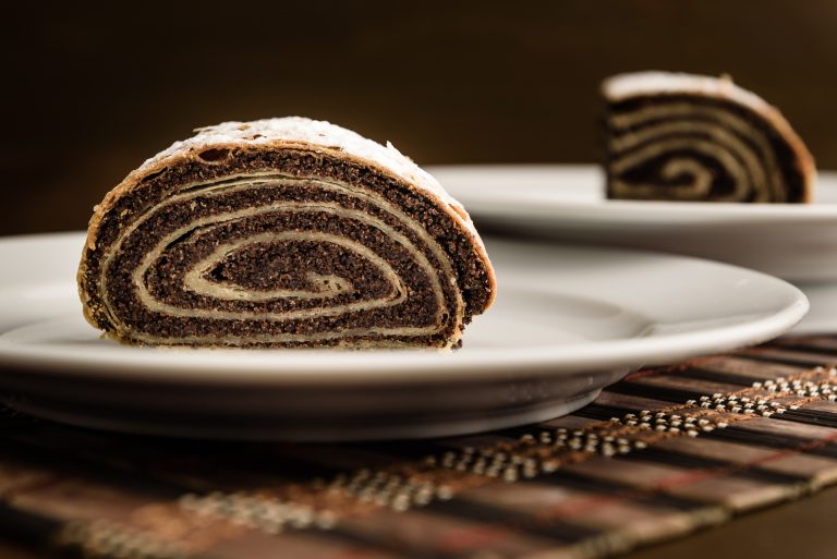 strudel with poppy seeds