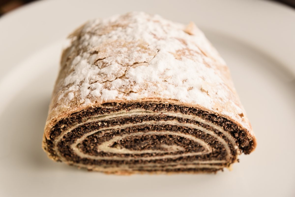strudel with poppy seeds