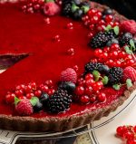 fruit cheesecake with berries